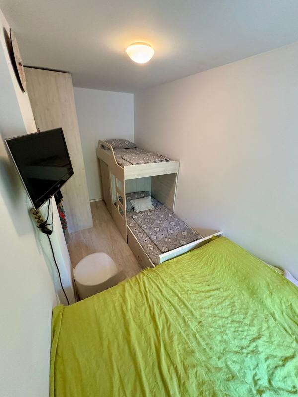 Gemütliche 1-Zimmer-Wohnung mit Pool in Petrovac, 350 m zum Meer