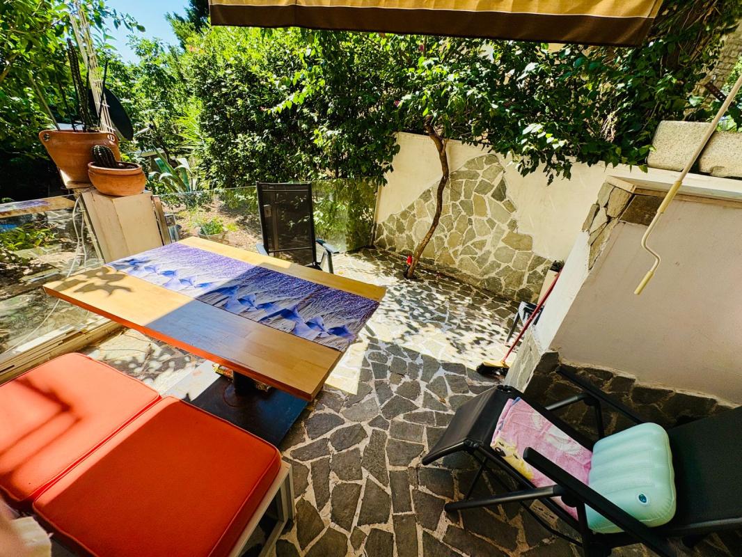 Gemütliche 1-Zimmer-Wohnung mit Pool in Petrovac, 350 m zum Meer