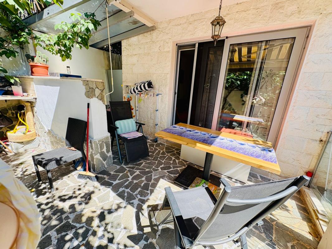 Gemütliche 1-Zimmer-Wohnung mit Pool in Petrovac, 350 m zum Meer