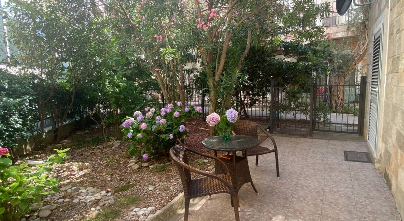 Jednosoban stan sa dvorištem na prodaju, Petrovac, druga linija