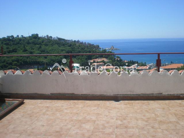 Hotel in Petrovac zur Renovierung mit wunderschönem Meerblick