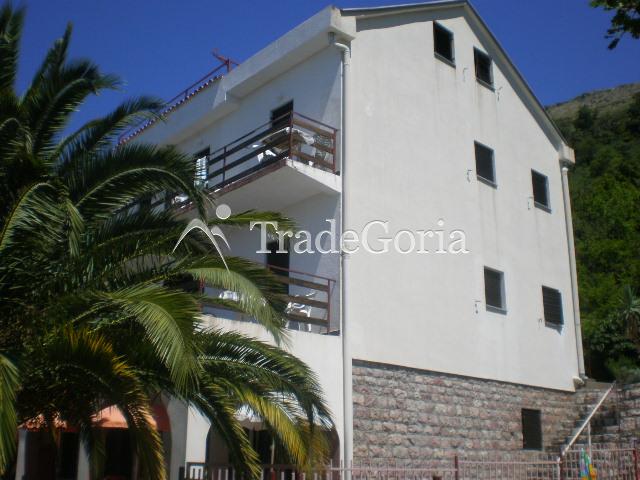 Hotel in Petrovac zur Renovierung mit wunderschönem Meerblick