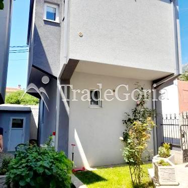 Hotel in Sutomore with 12 apartments, pool, 200 meters to the sea