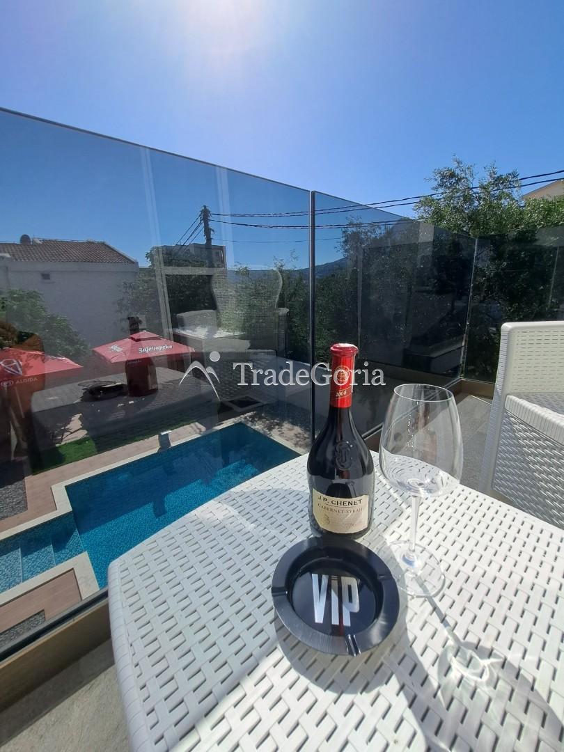 Hotel in Sutomore with 12 apartments, pool, 200 meters to the sea