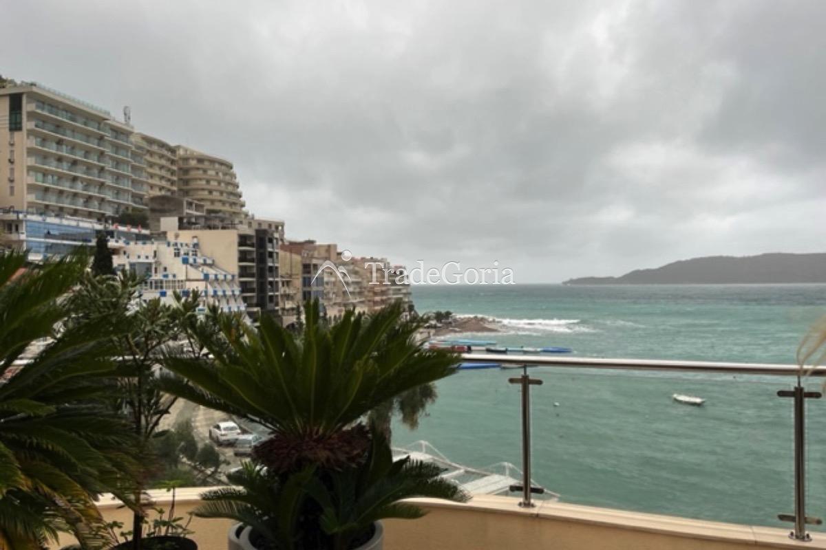Penthouse by the Sea - 650,000 euros