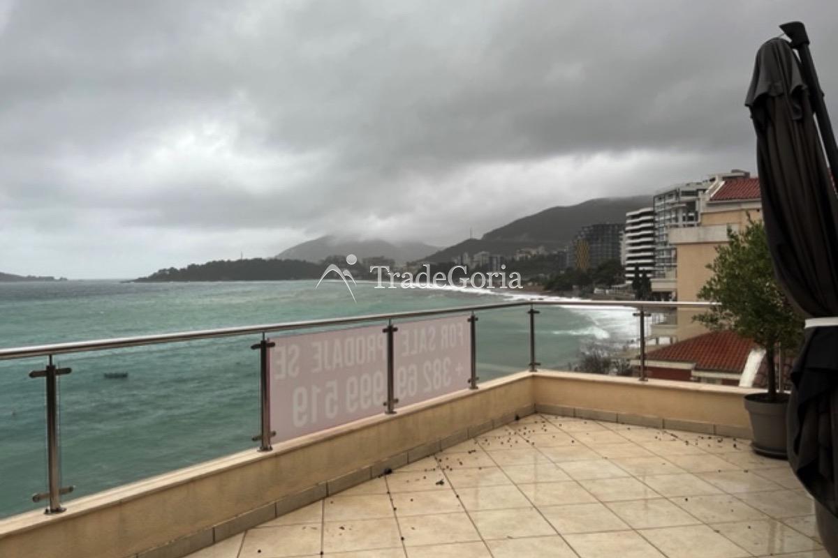 Penthouse by the Sea - 650,000 euros