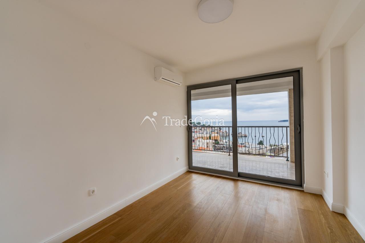 Penthouse with 3 bedrooms and panoramic sea views