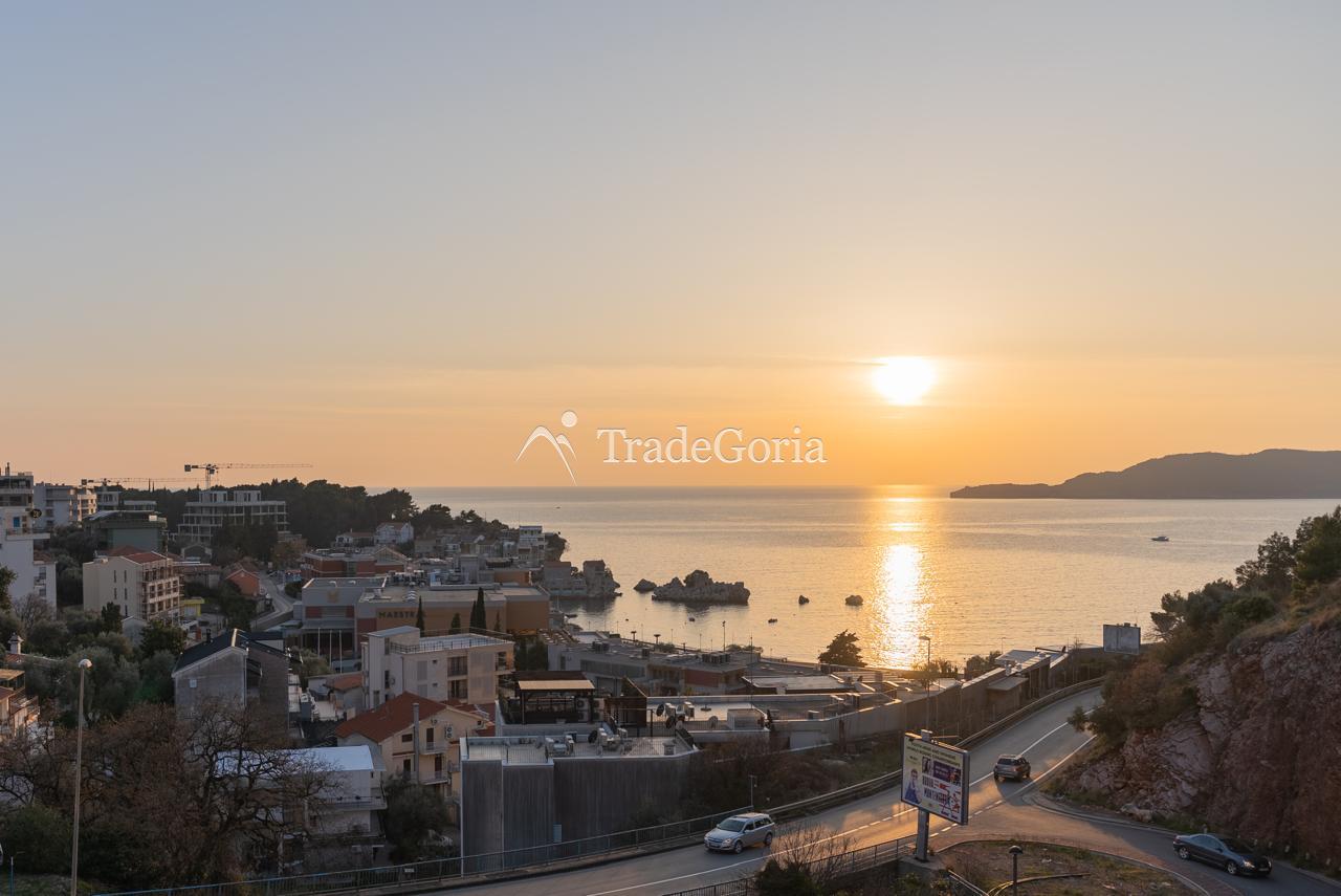 Penthouse with 3 bedrooms and panoramic sea views