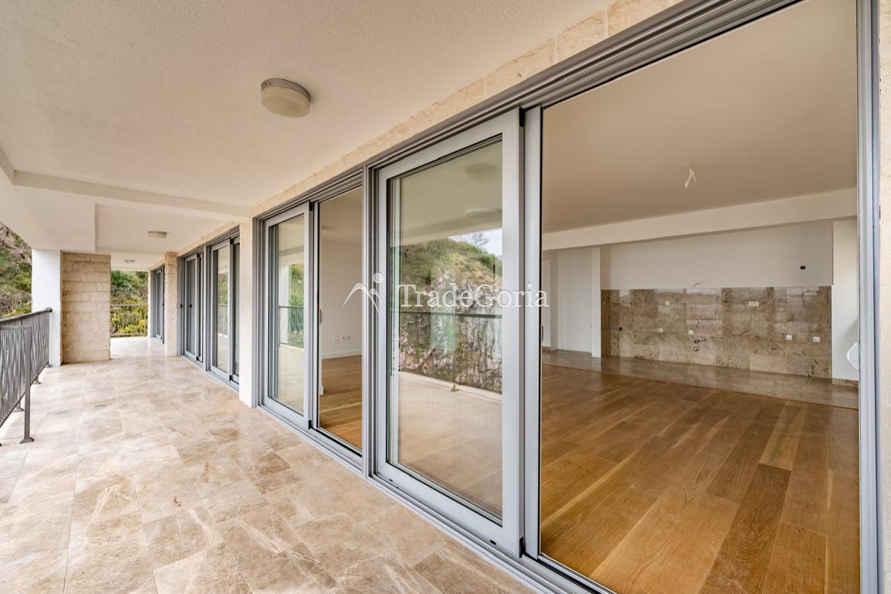 Penthouse with 3 bedrooms and panoramic sea views
