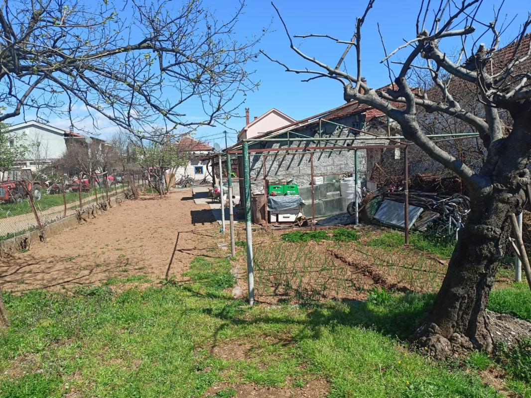 Plot 647m2 300 m from the river Morača in Podgorica