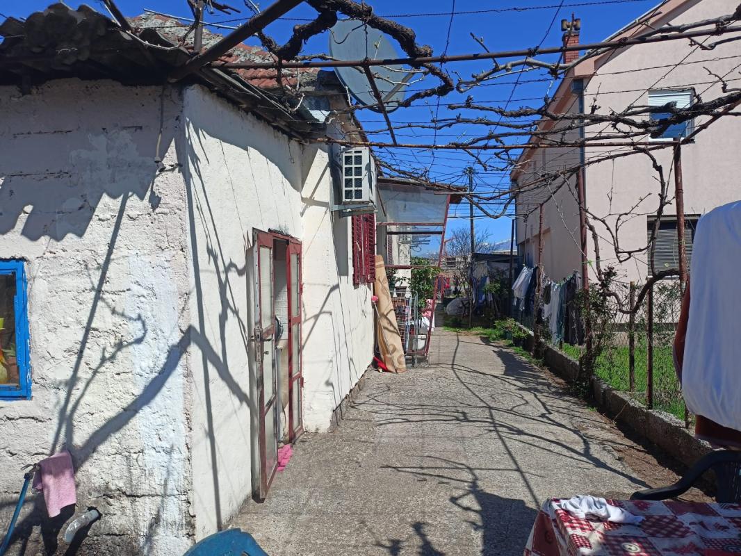 Plot 647m2 300 m from the river Morača in Podgorica