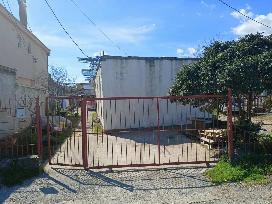 Plot 647m2 300 m from the river Morača in Podgorica