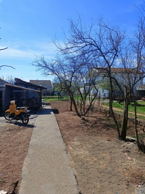 Plot 647m2 300 m from the river Morača in Podgorica