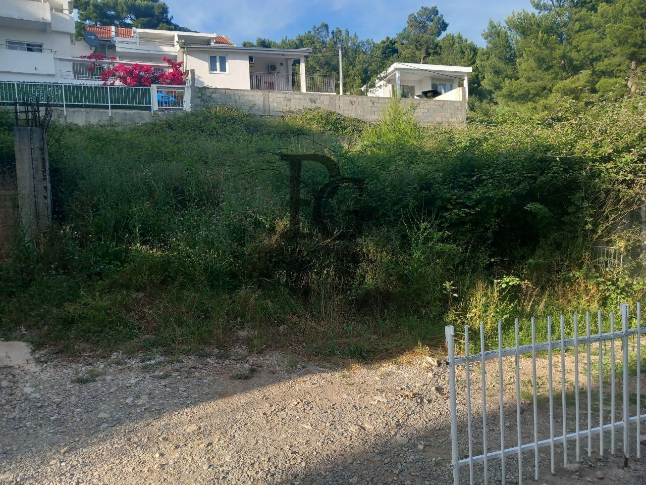 Parcela zemljišta na prodaju u slikovitom predgrađu Bara