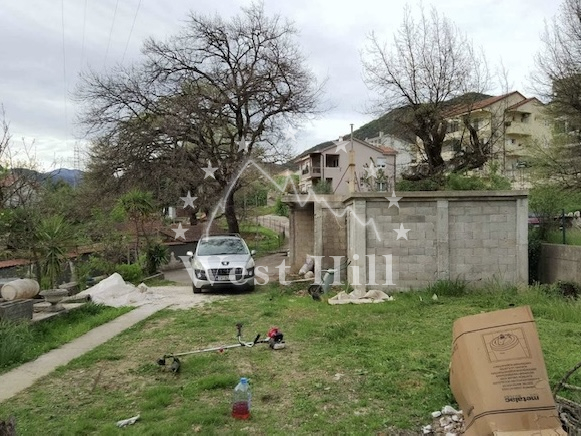Plac sa nedovršenom kućom pored mora - Gornji Kalimanj
