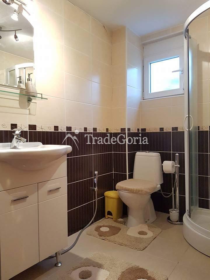 Tägliche Vermietung eines 2-stöckigen Hauses mit Pool in Dobro Voda