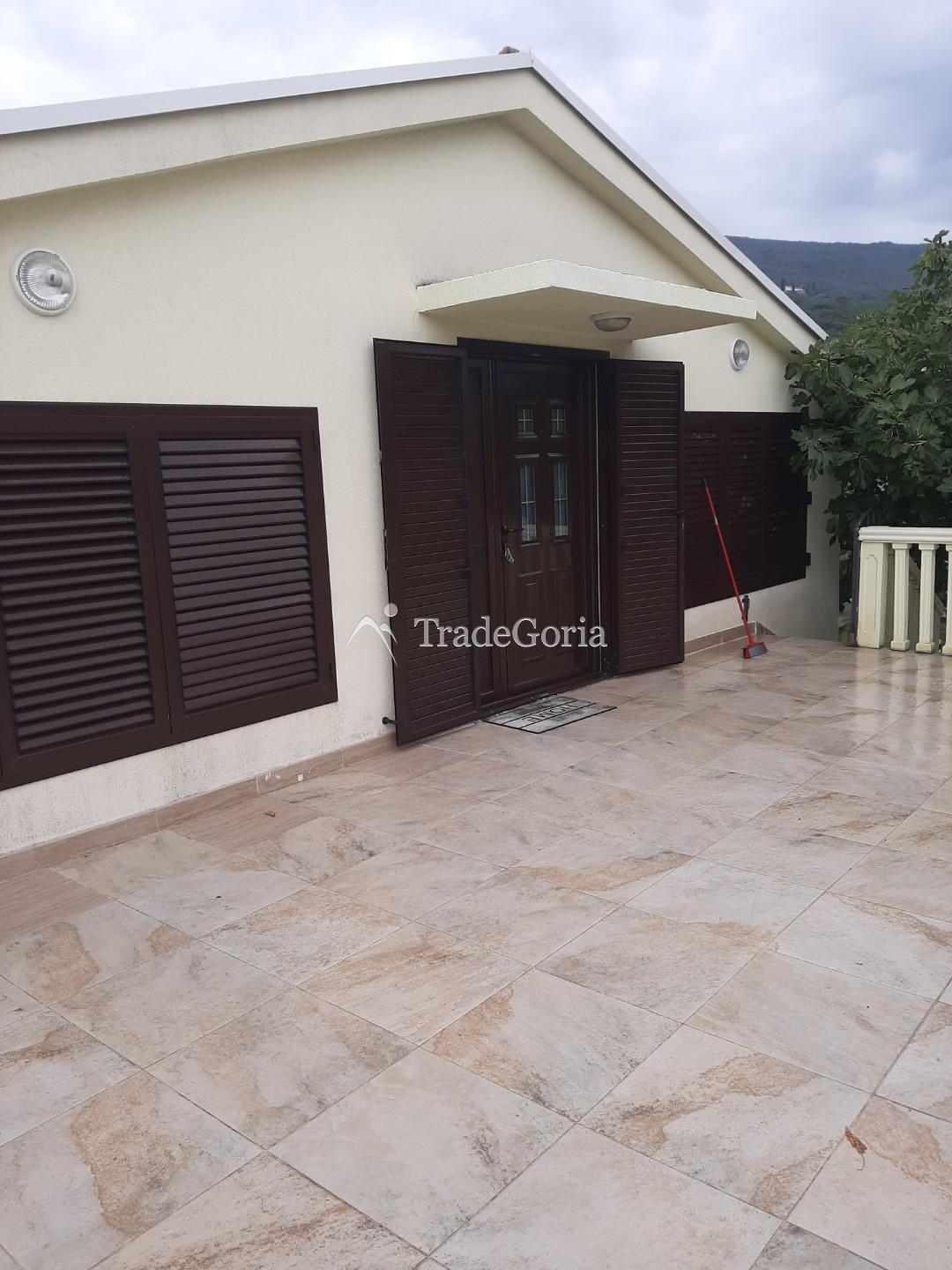 Tägliche Vermietung eines zweistöckigen Hauses in Krashichi