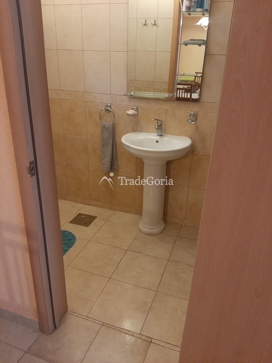 Tägliche Vermietung eines zweistöckigen Hauses in Krashichi