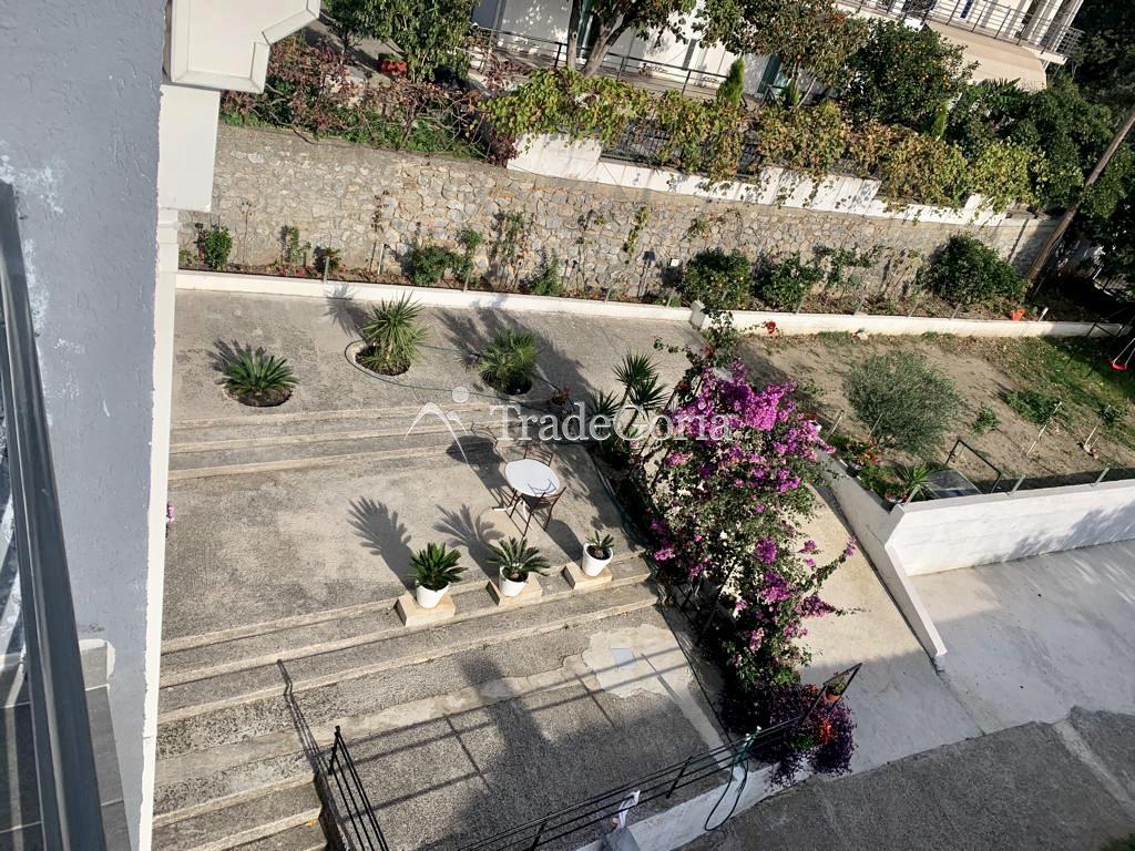 Vila sa 10 apartmana sa sobama u Sutomoru na prodaju