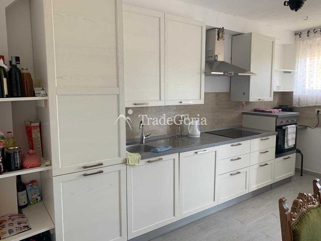 Vila sa 10 apartmana sa sobama u Sutomoru na prodaju
