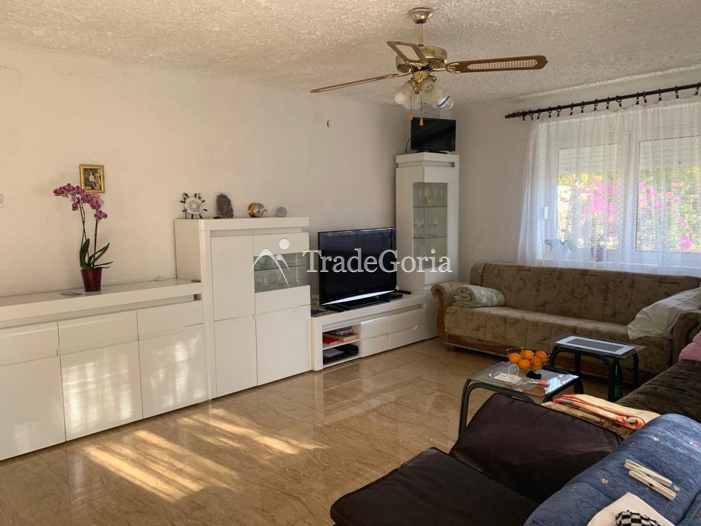 Vila sa 10 apartmana sa sobama u Sutomoru na prodaju