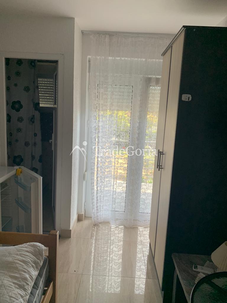 Vila sa 10 apartmana sa sobama u Sutomoru na prodaju