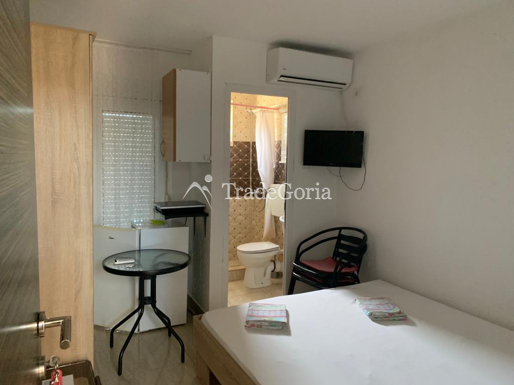 Vila sa 10 apartmana sa sobama u Sutomoru na prodaju