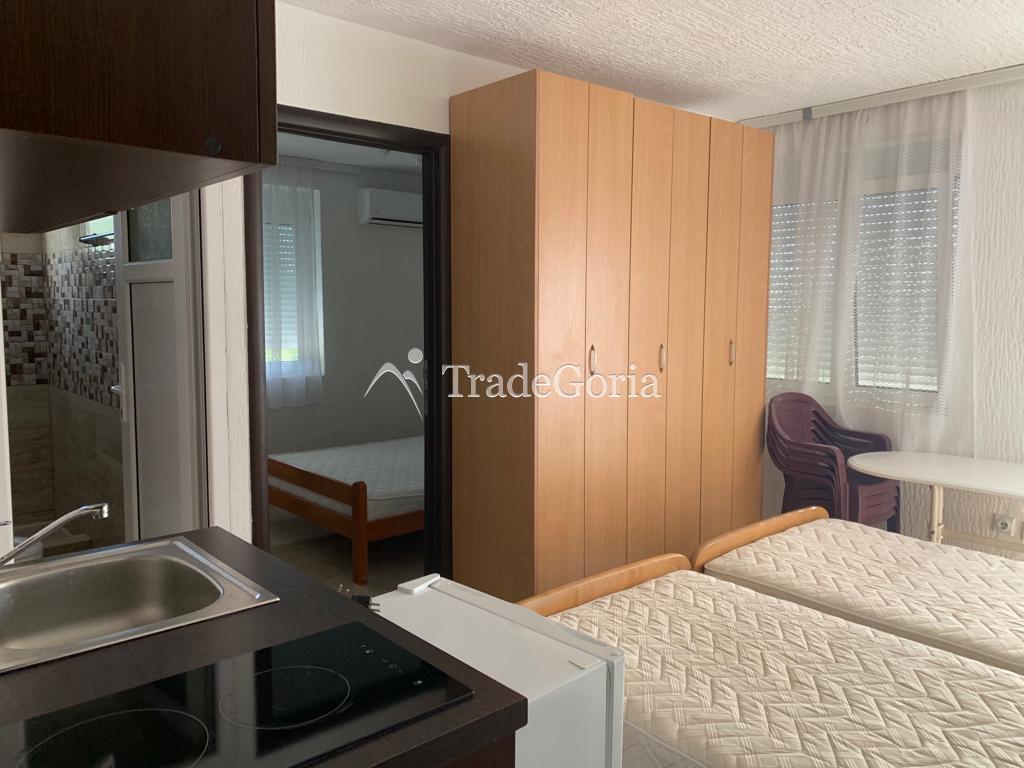 Vila sa 10 apartmana sa sobama u Sutomoru na prodaju