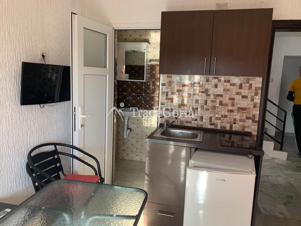 Vila sa 10 apartmana sa sobama u Sutomoru na prodaju