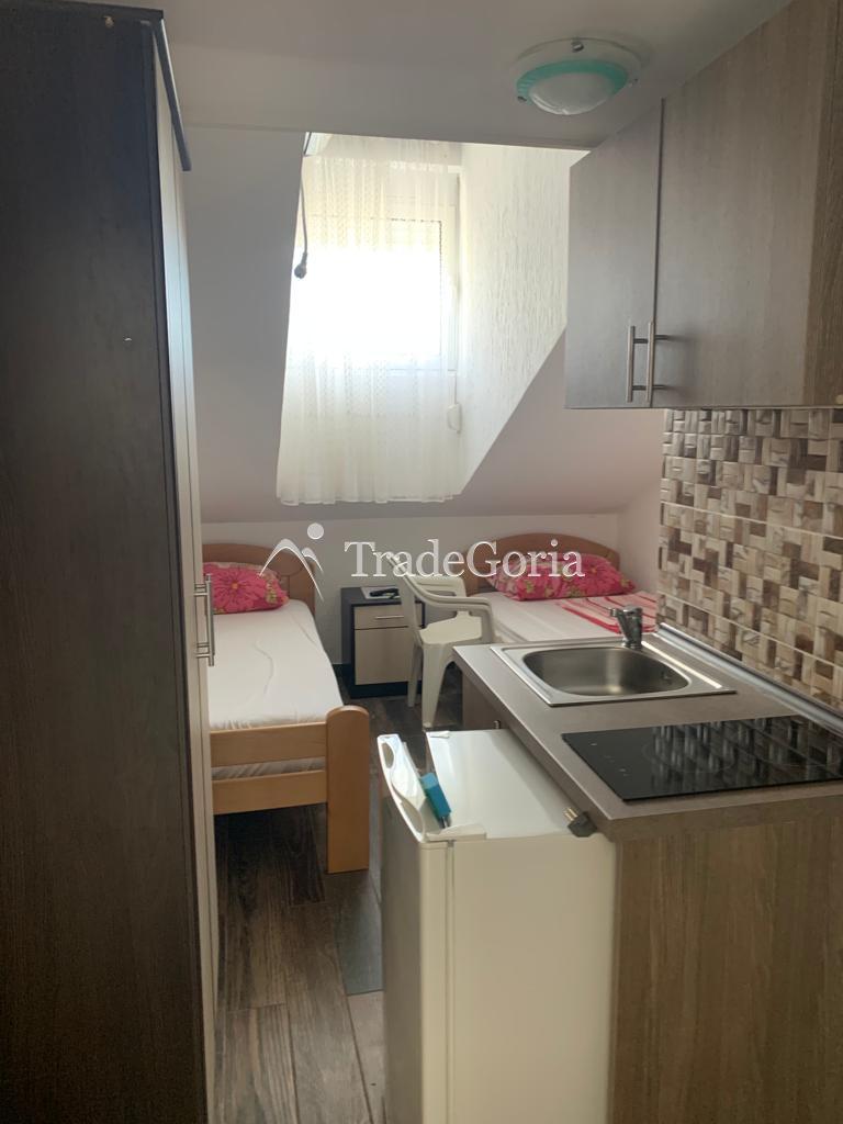 Vila sa 10 apartmana sa sobama u Sutomoru na prodaju