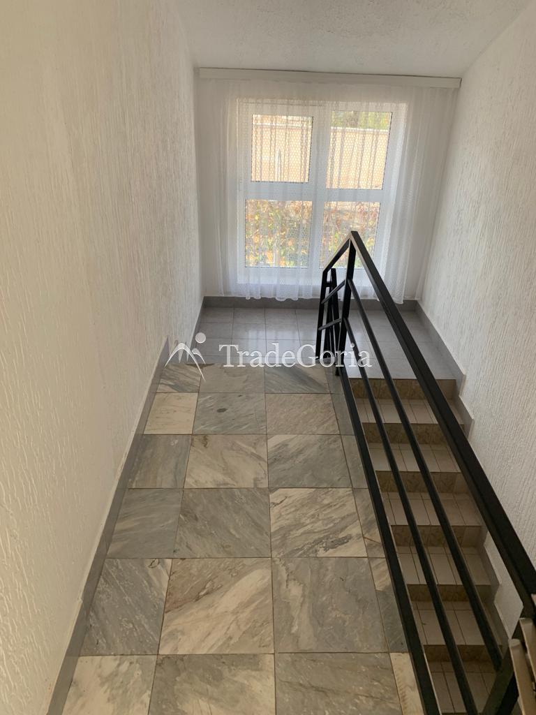 Vila sa 10 apartmana sa sobama u Sutomoru na prodaju