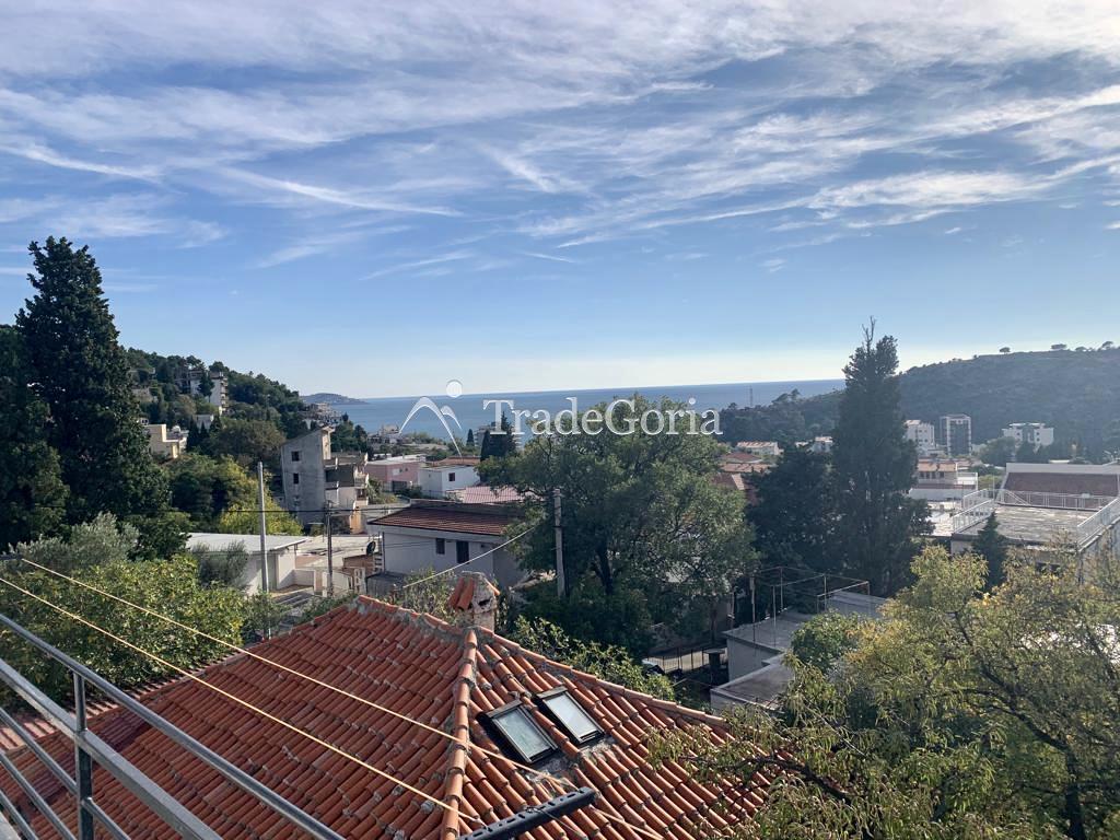 Vila sa 10 apartmana sa sobama u Sutomoru na prodaju