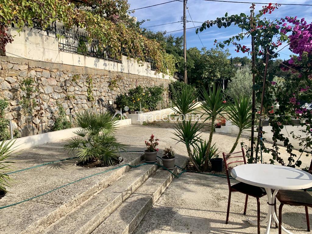 Vila sa 10 apartmana sa sobama u Sutomoru na prodaju