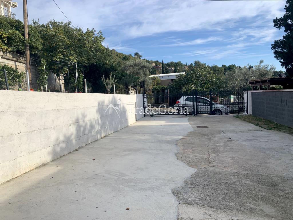 Vila sa 10 apartmana sa sobama u Sutomoru na prodaju