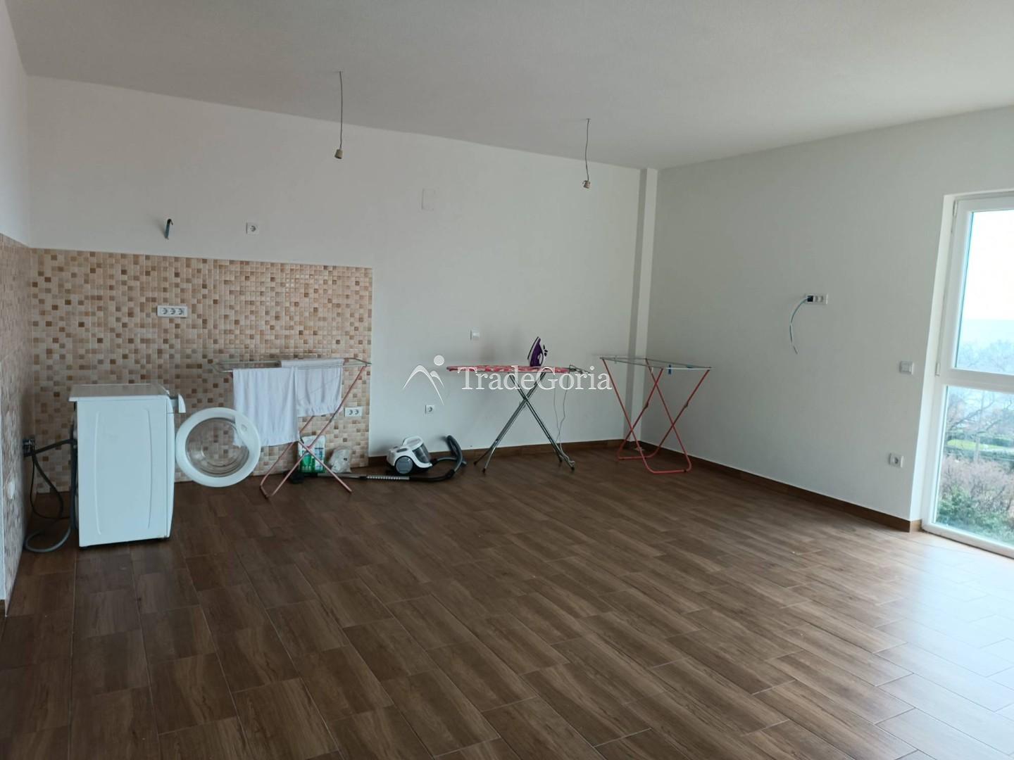 Предлагается к продаже квартира с двумя спальнями в Сутоморе.