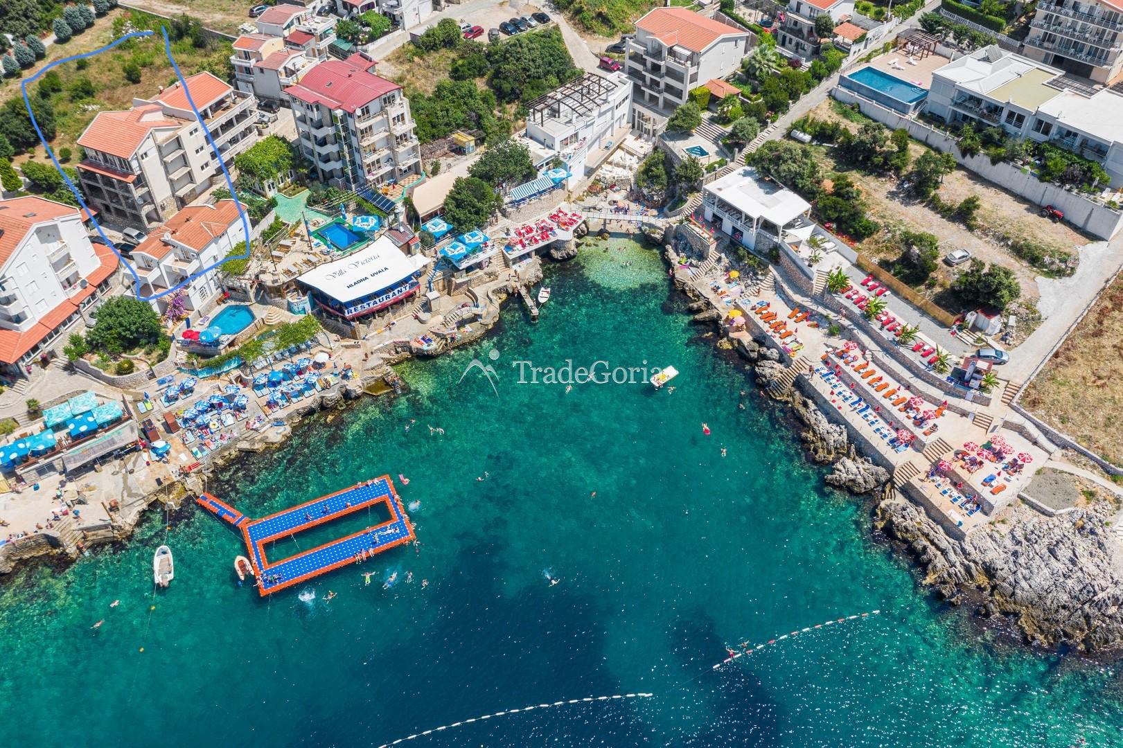 Apartment with Sea View and Pool