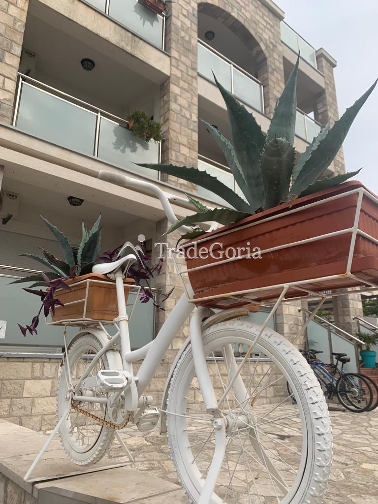 Na prodaju: Mini-hotel u Becicima sa 17 apartmana