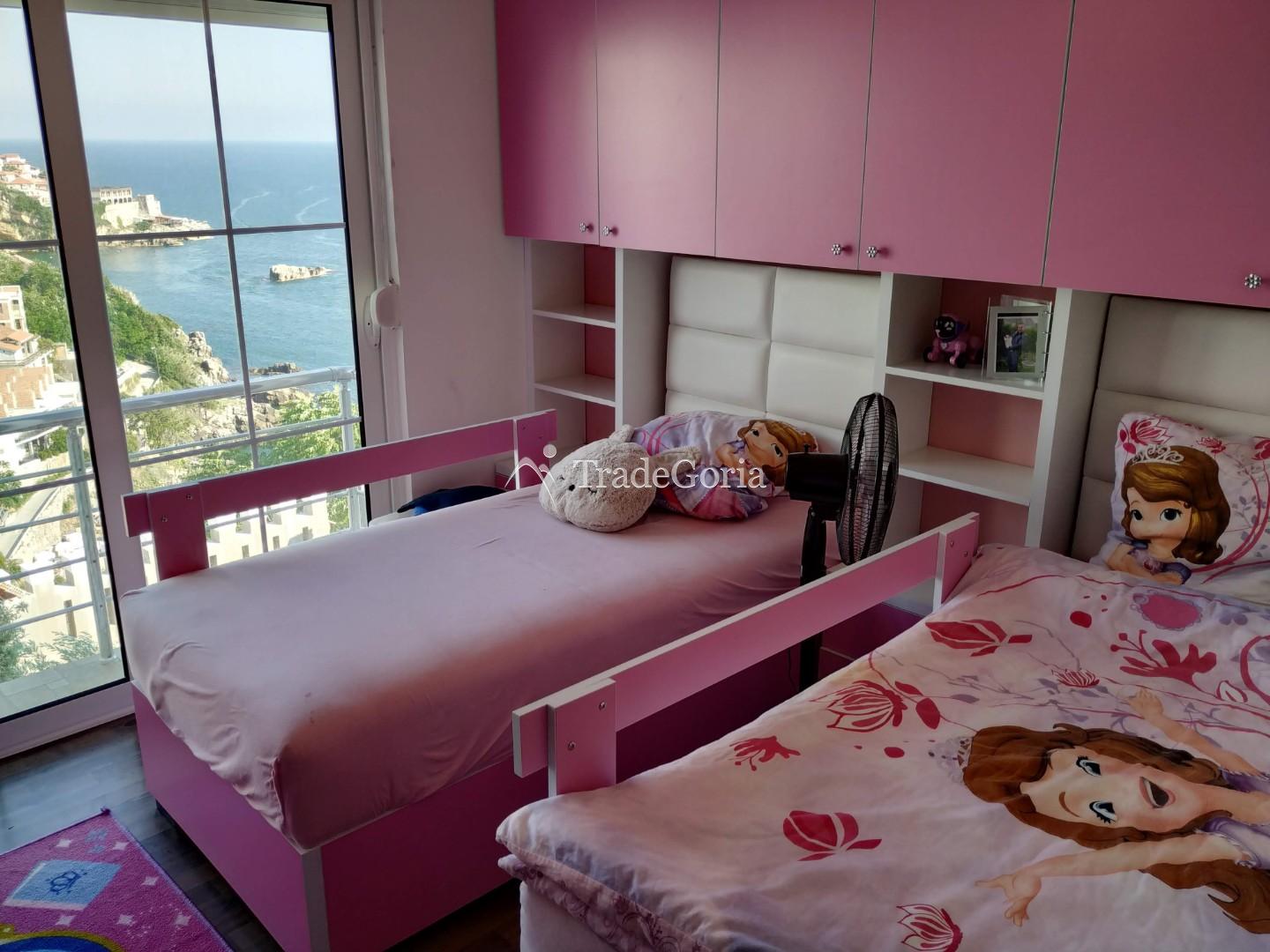 Vierstöckiges Haus zum Verkauf in Ulcinj in der Nähe des Meeres