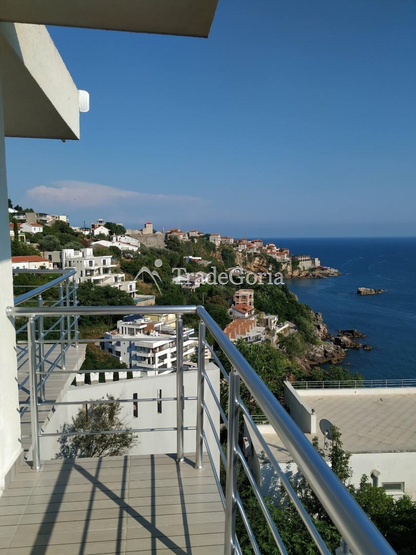 Vierstöckiges Haus zum Verkauf in Ulcinj in der Nähe des Meeres