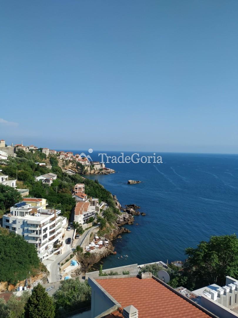 Vierstöckiges Haus zum Verkauf in Ulcinj in der Nähe des Meeres