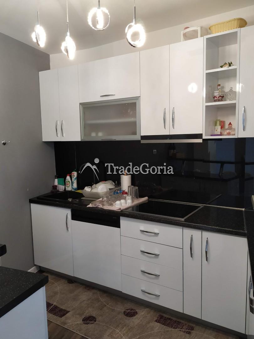 Vierstöckiges Haus zum Verkauf in Ulcinj in der Nähe des Meeres
