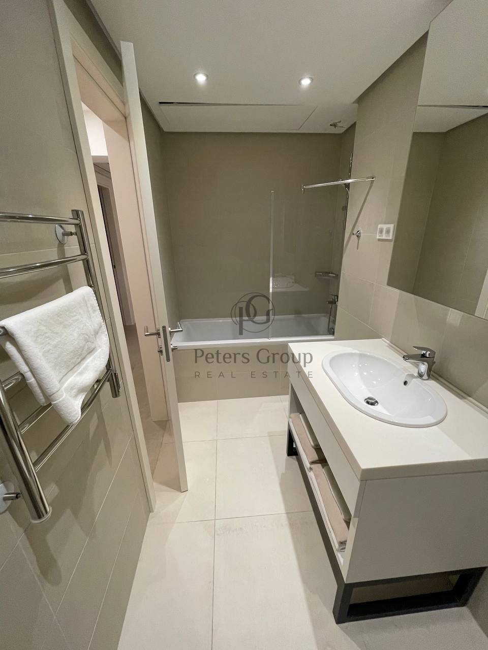Premium-Dreizimmerwohnungen vom Investor in einer Residenz am Meer