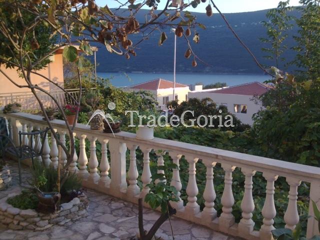 Zu verkaufen: 3-stöckiges Haus an der Küste von Montenegro!
