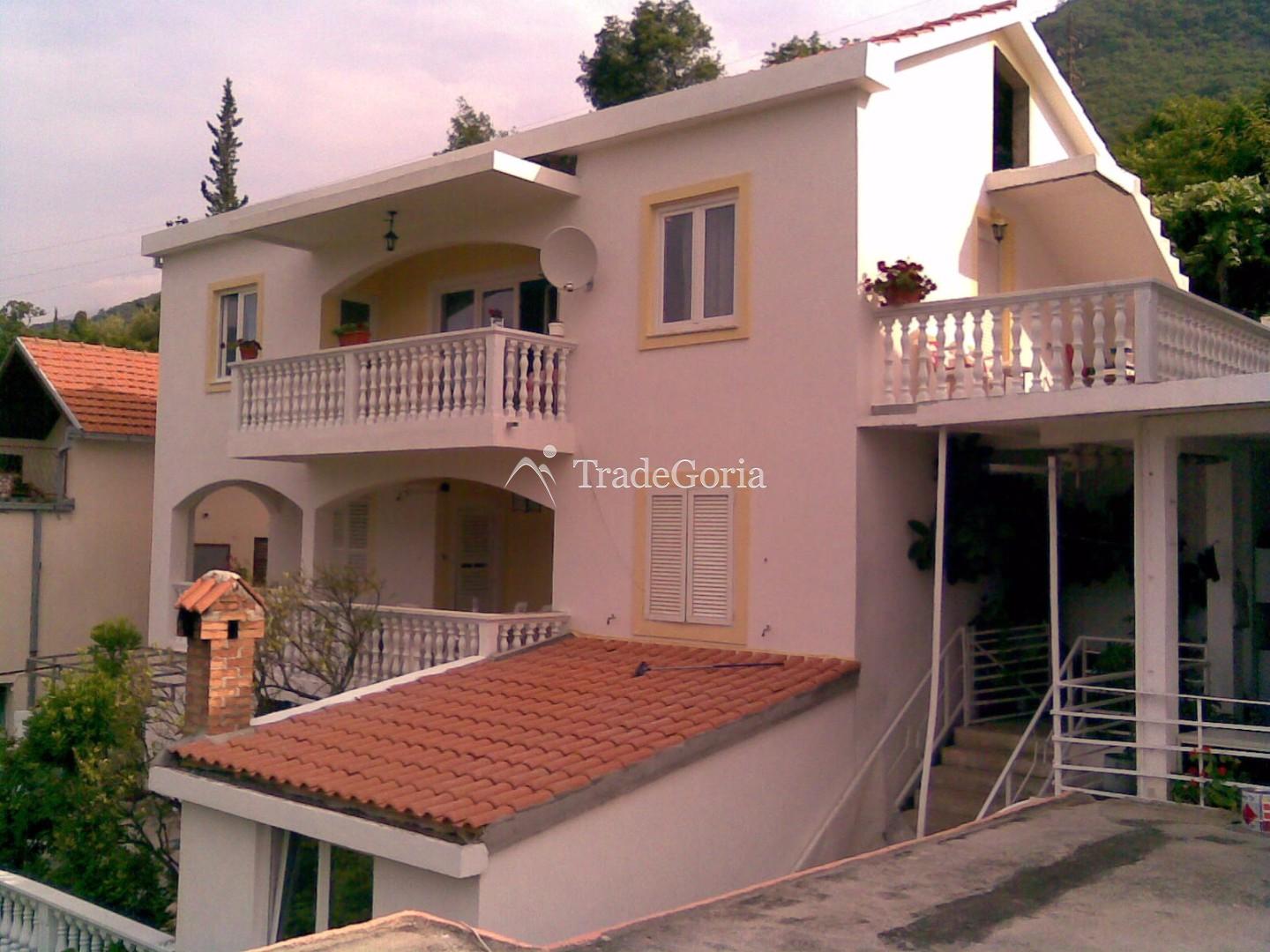 Zu verkaufen: 3-stöckiges Haus an der Küste von Montenegro!