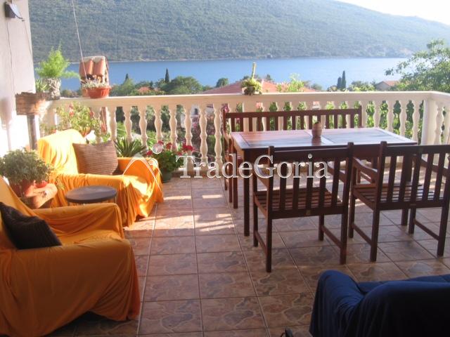 Zu verkaufen: 3-stöckiges Haus an der Küste von Montenegro!
