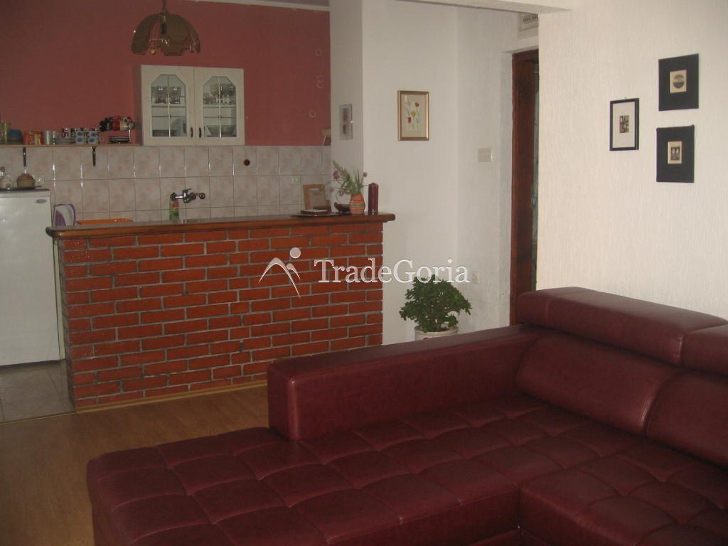 Zu verkaufen: 3-stöckiges Haus an der Küste von Montenegro!