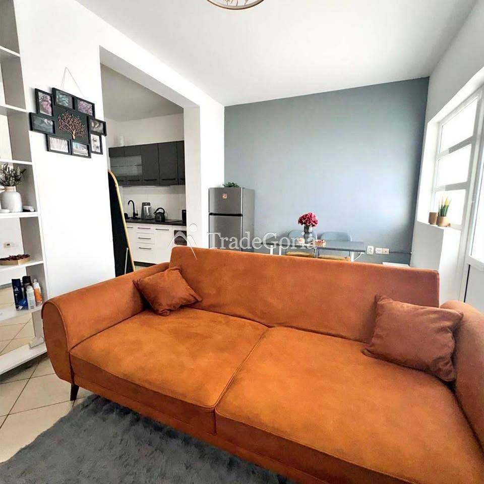 Ein-Zimmer-Wohnung zum Verkauf in Dobra Voda, Montenegro.