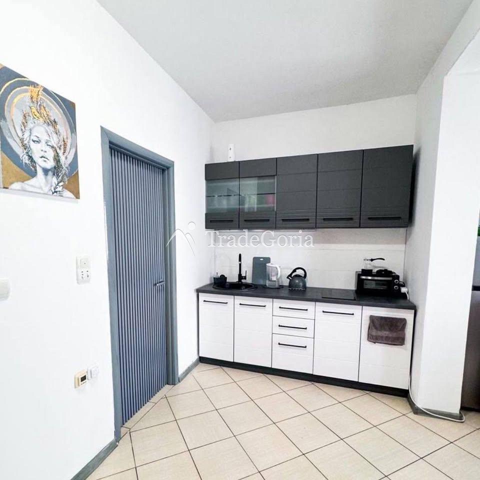 Ein-Zimmer-Wohnung zum Verkauf in Dobra Voda, Montenegro.