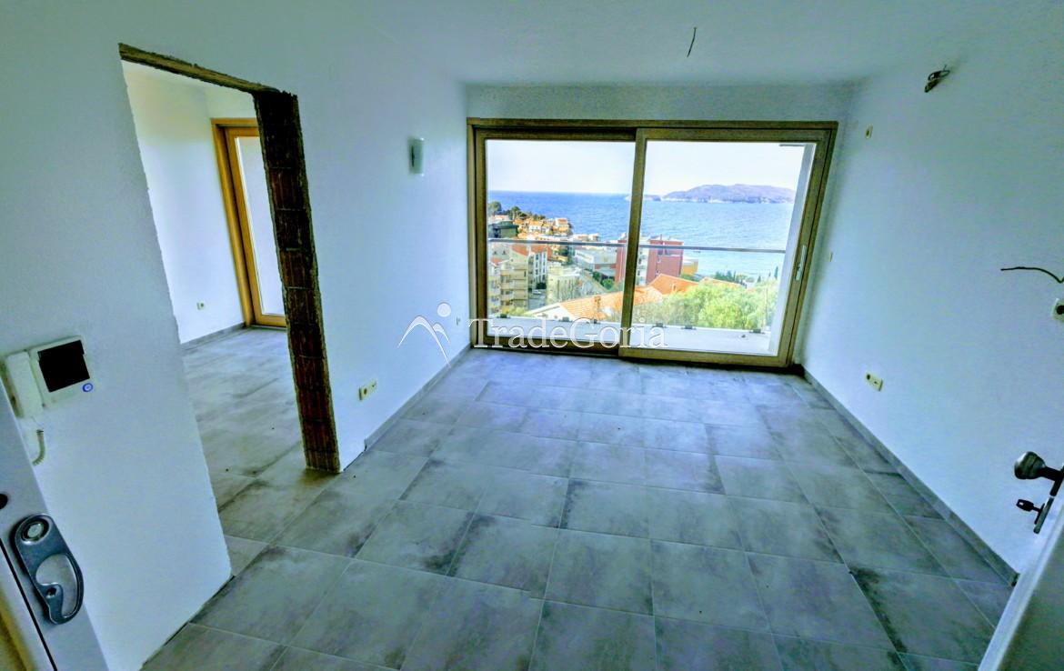Zu verkaufen: Wohnhaus mit identischen Layout-Apartments