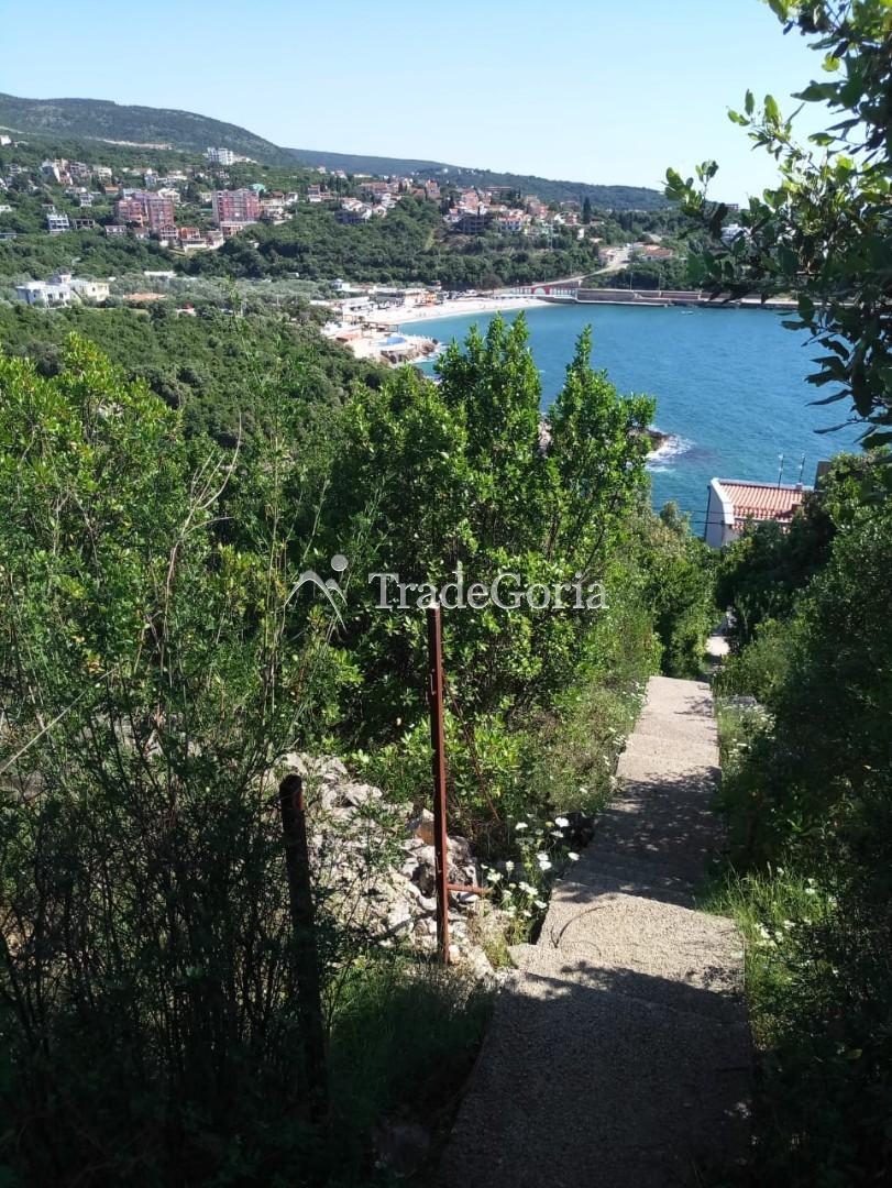Two plots for sale in Uteha
